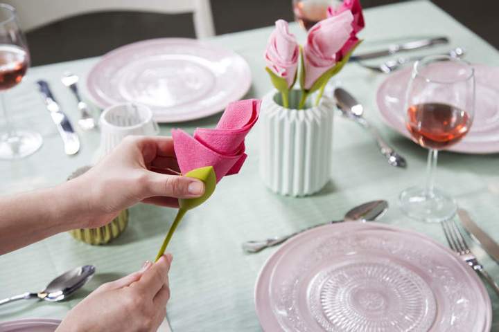 Rose Napkin Holders™ | Förvandla servetter till rosor!